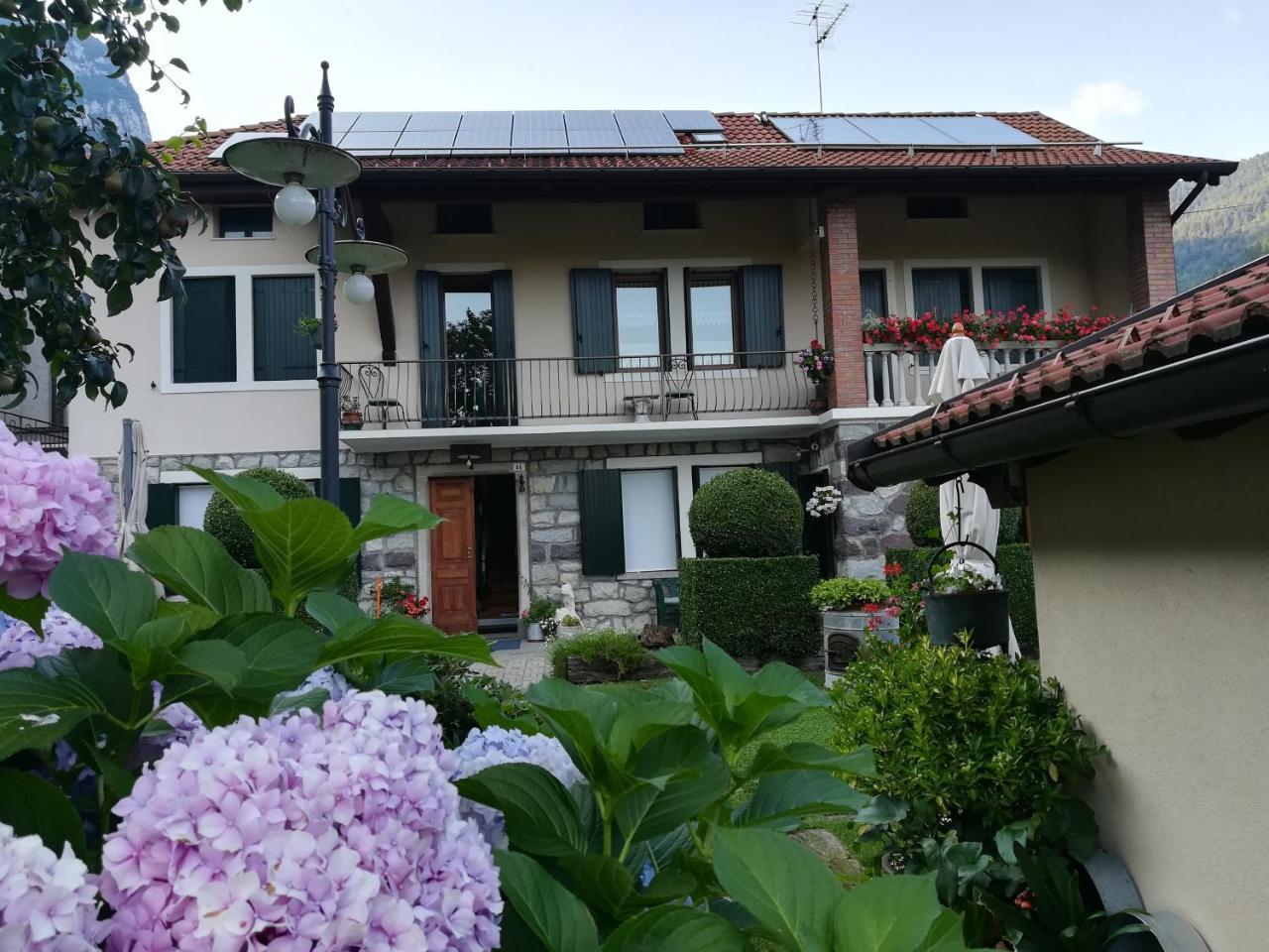 B&B Oltra Lamon 外观 照片